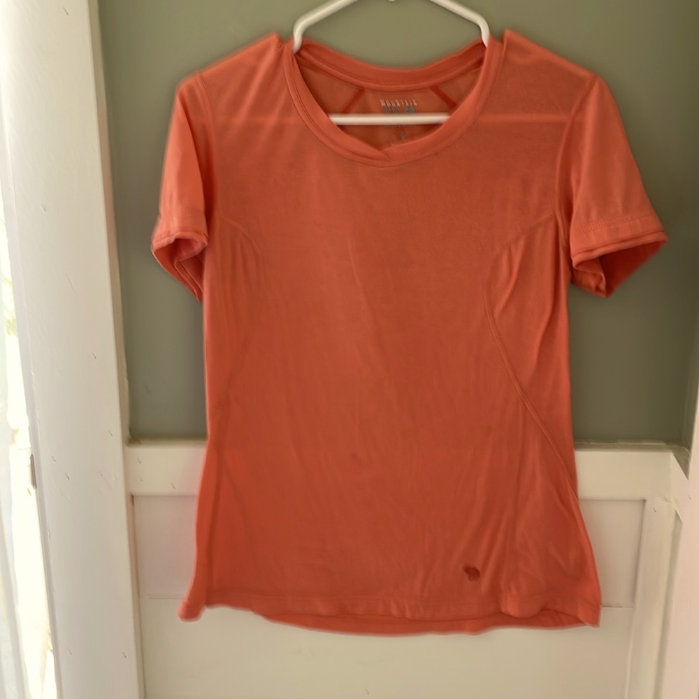 Women’s athletic top